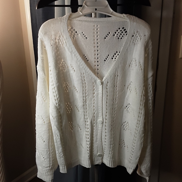 NWOT UNBRANDED WOMEN'S WHITE CARDIGAN W/ INTRICATE HOLE DESIGN SIZE LARGE - Picture 1 of 3